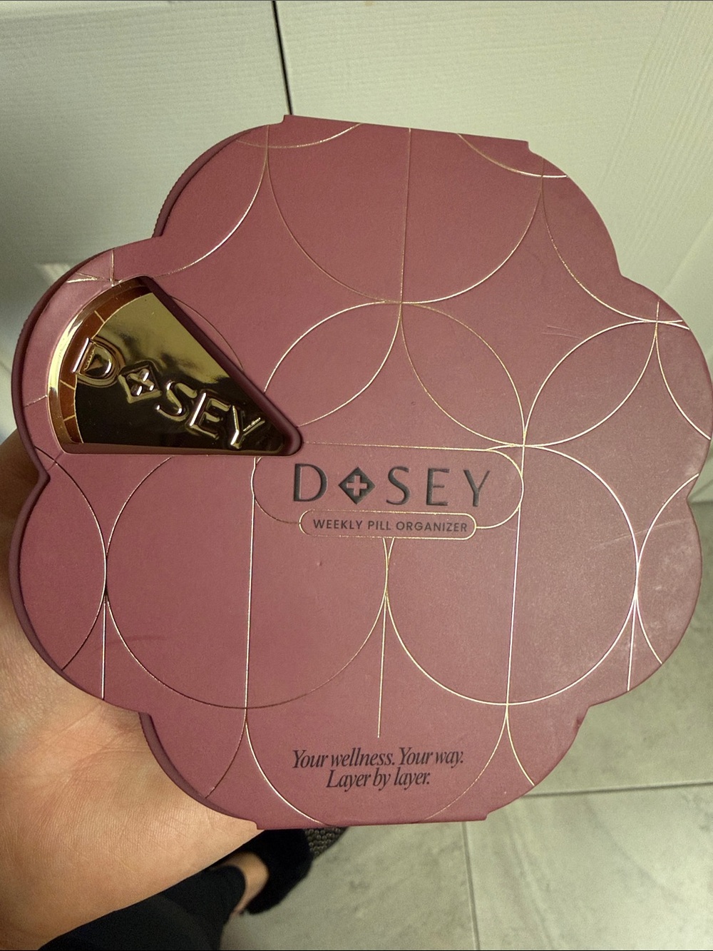 D.O.S.E.Y Flower Weekly Pill Organizer 7-Day Pill Organizer Mulberry/Gold NEW